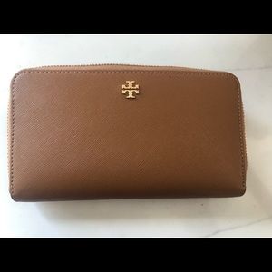 Authentic Tory Burch Robinson Wallet